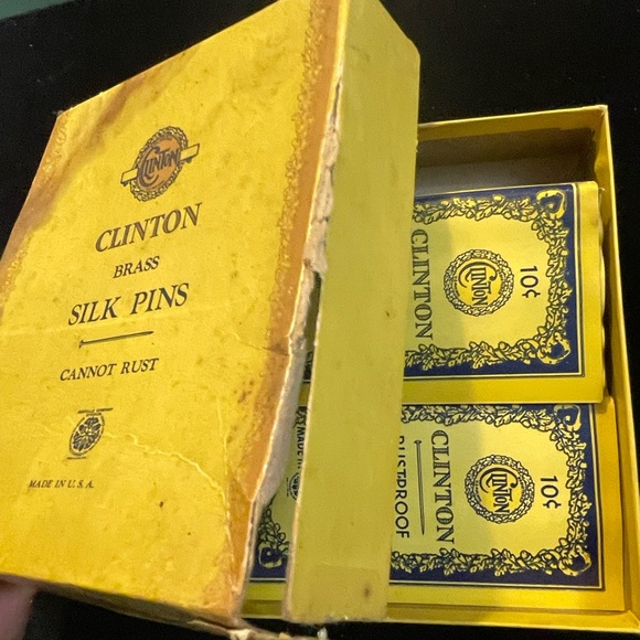 Antique Clinton Brass Silk Pins from the 1940’s! Box and the individual papers! - Picture 2 of 11